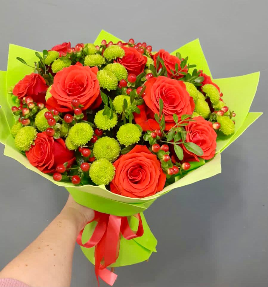 Букет цветов из: Хризантемы и Розы в Курждипскую