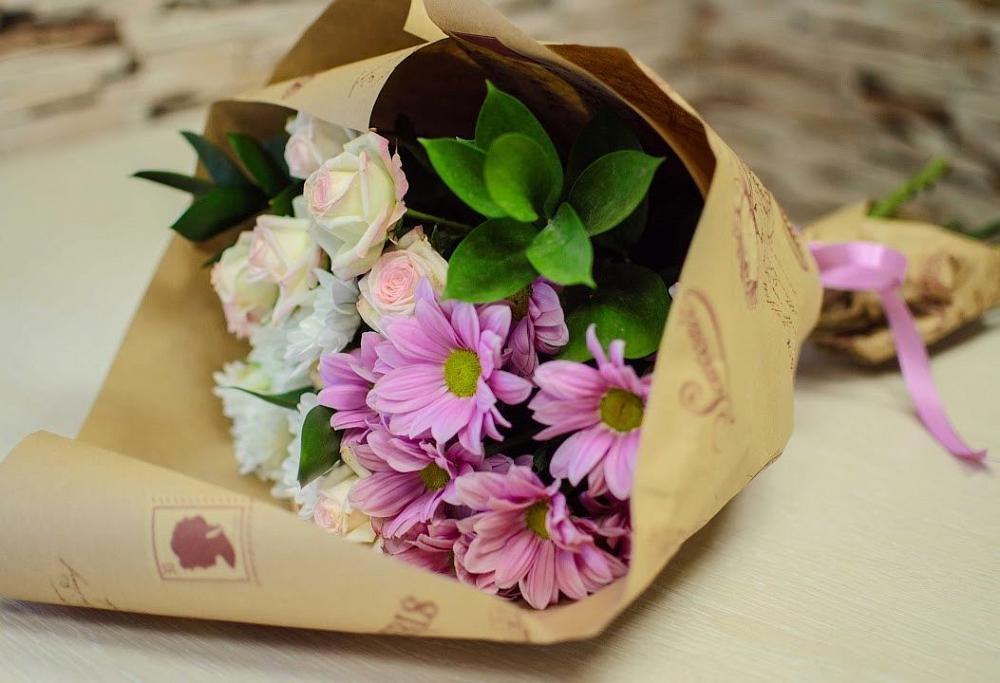 Букет цветов из: Розы и Хризантемы в Курждипскую