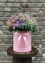 Цветочная композиция из Гипсофила и Розы в шляпной коробке в Курждипскую