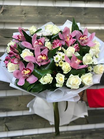Букет цветов из: Розы и Хризантемы в Курждипскую