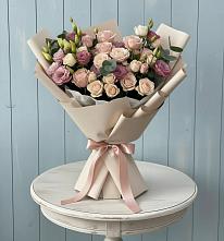 Букет цветов из:  Розы и Лизиантусы в Курждипскую