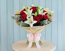 Букет цветов из:  Лилии и Розы в Курждипскую