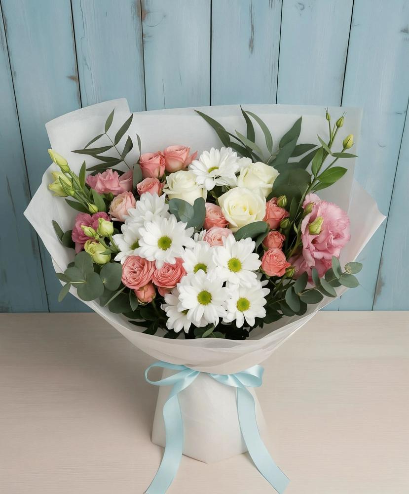 Букет цветов из: Розы, Лизиантусы и Хризантемы в Курждипскую