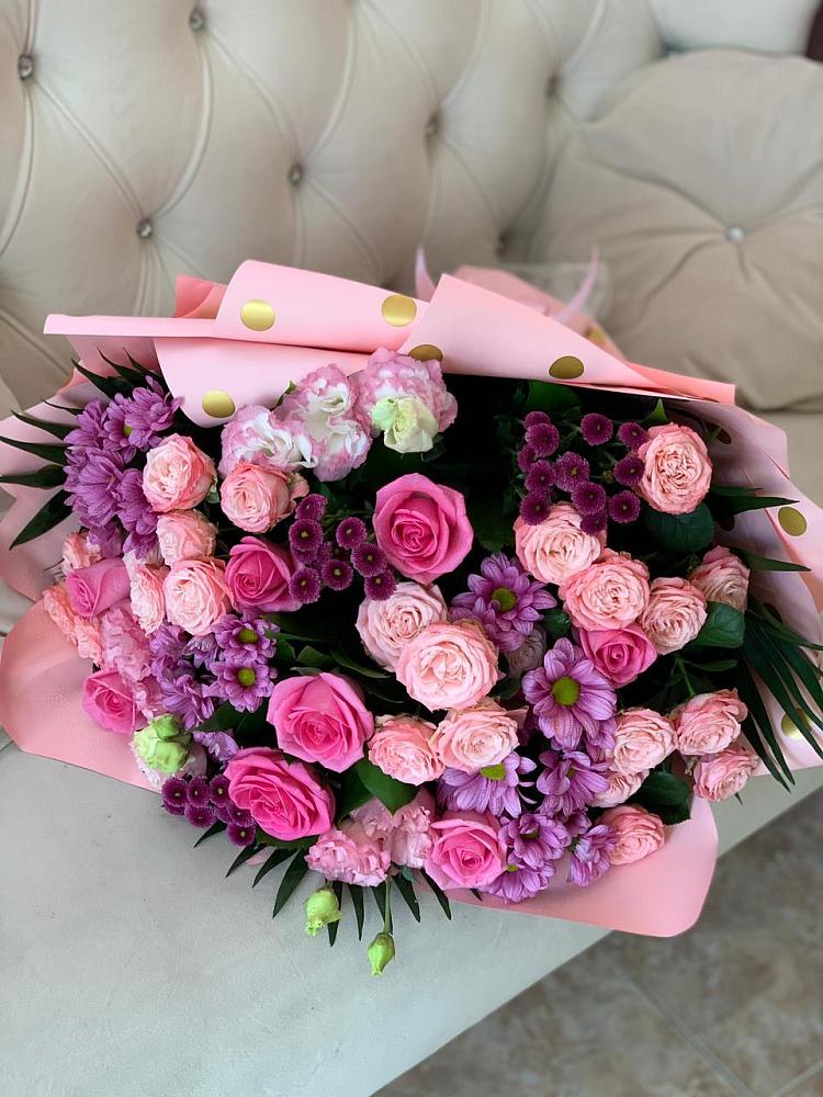 Букет цветов из: Хризантемы, Розы и Лизиантусы в Курждипскую