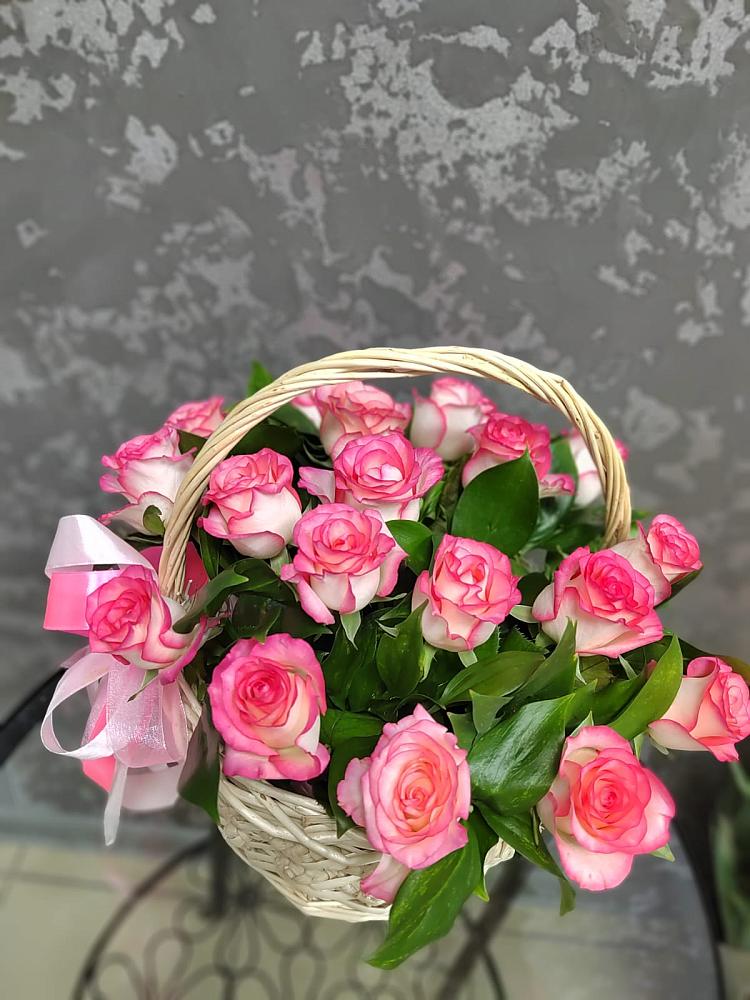 Цветочная композиция из Розы в корзине в Курждипскую