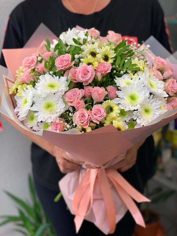 Букет цветов из: Розы и Хризантемы в Курждипскую