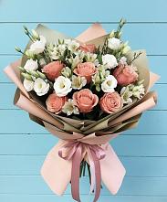 Букет цветов из:  Розы, Альстромерии и Лизиантусы в Курждипскую