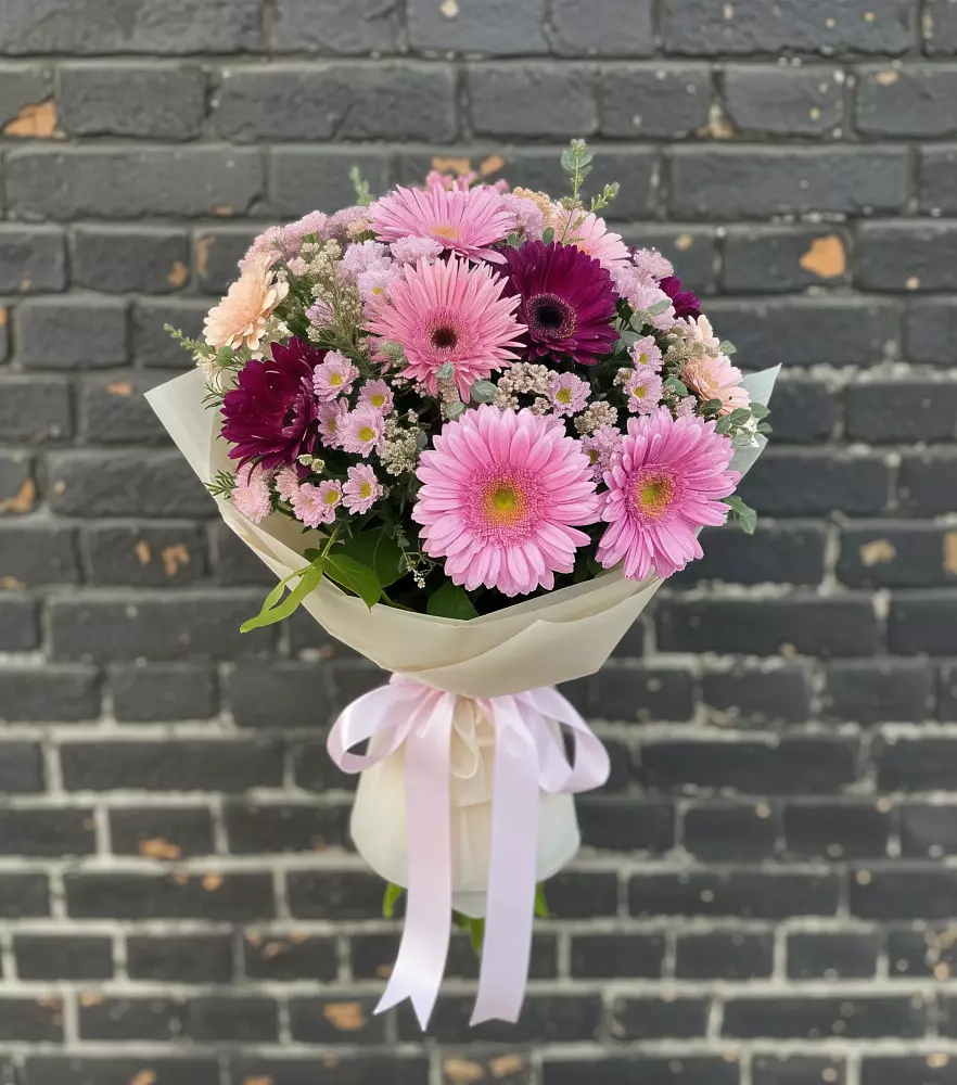Букет цветов из: Герберы и Хризантемы в Курждипскую