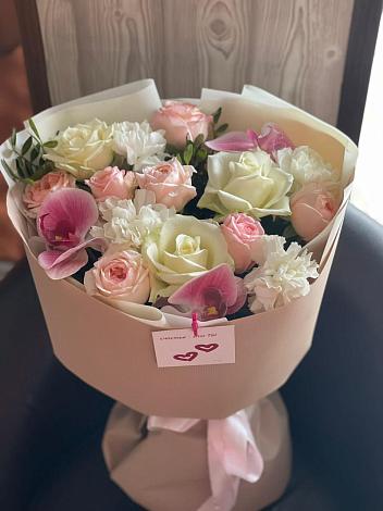 Букет цветов из: Орхидеи, Розы и Гвоздики в Курждипскую