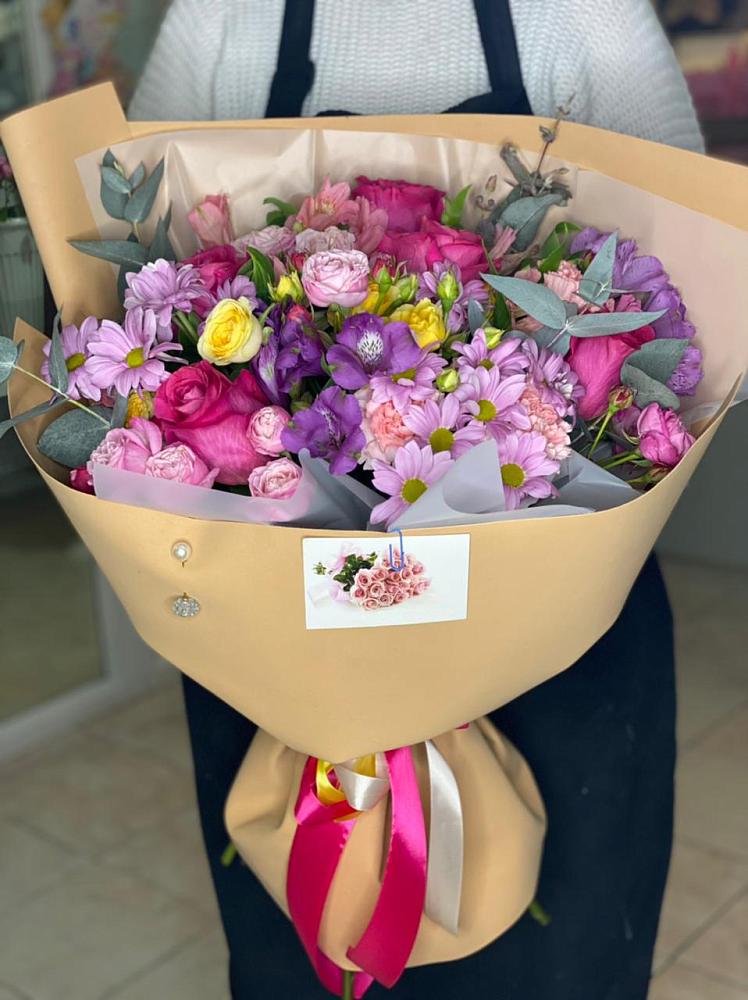 Букет цветов из: Хризантемы, Гвоздики и Альстромерии в Курждипскую