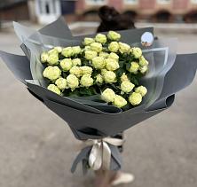 Букет Белые кустовые розы Солинеро в Курждипскую