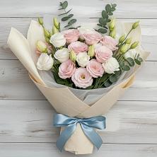 Букет цветов из:  Лизиантусы в Курждипскую