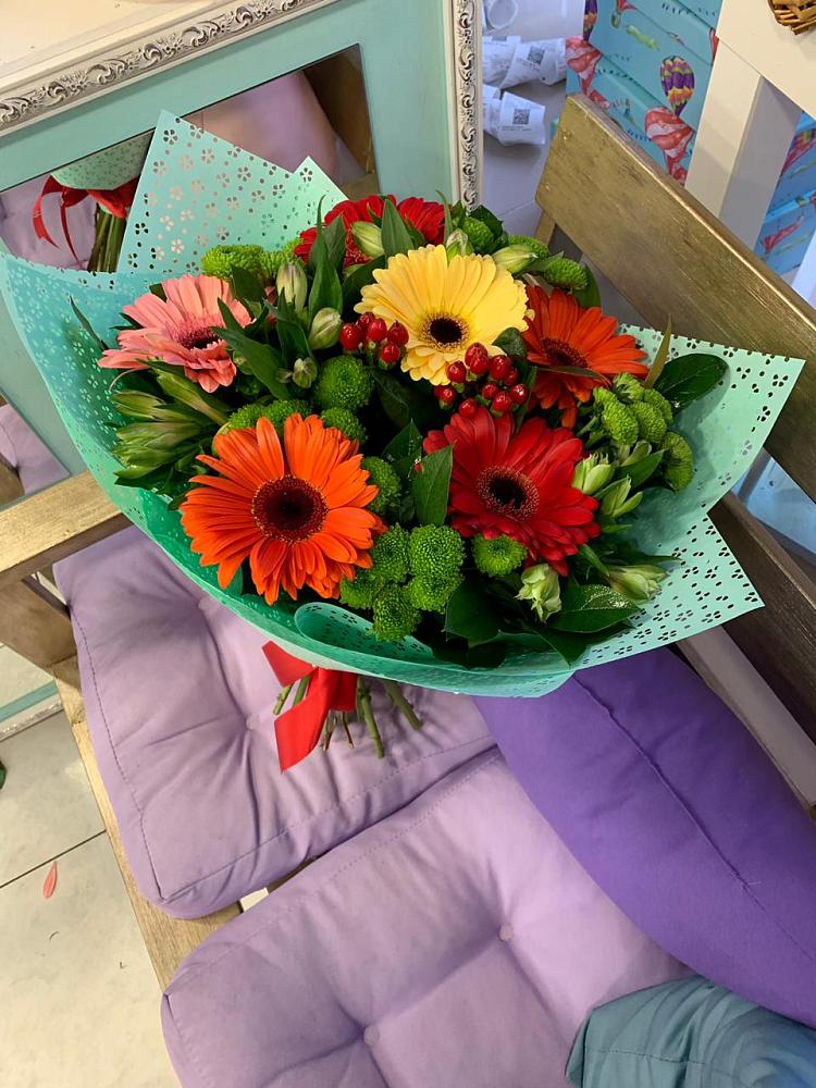 Букет цветов из: Герберы, Хризантемы и Альстромерии в Курждипскую