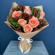 Букет цветов из:  Розы и Альстромерии в Курждипскую