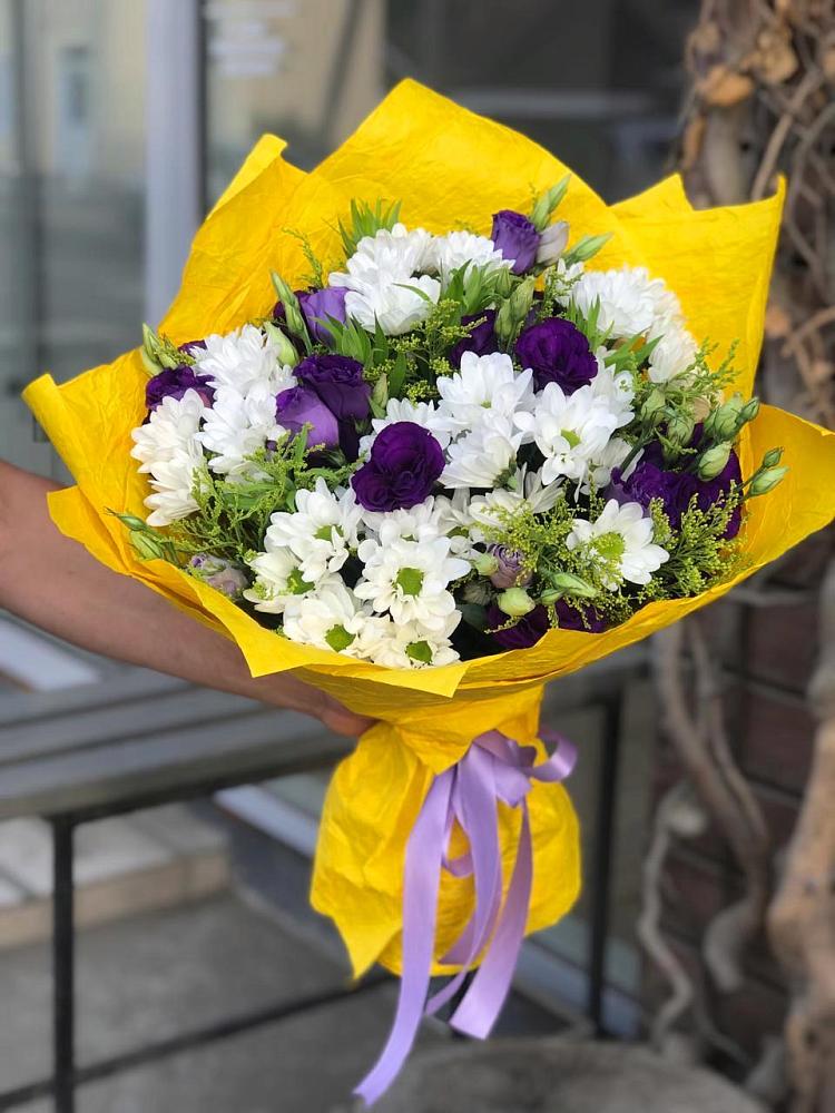 Букет цветов из: Ирисы, Хризантемы и Ромашки в Курждипскую