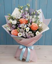 Букет цветов из:  Лизиантусы, Розы, Альстромерии и Гипсофила в Курждипскую