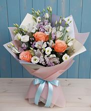 Букет цветов из:  Лизиантусы, Розы, Альстромерии и Гипсофила в Курждипскую