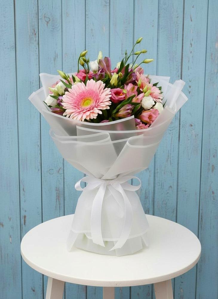 Букет цветов из: Герберы, Альстромерии и Лизиантусы в Курждипскую