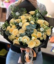 Букет птица счастья в Курждипскую Букет цветов из: Розы и Лизиантусы в Курждипскую