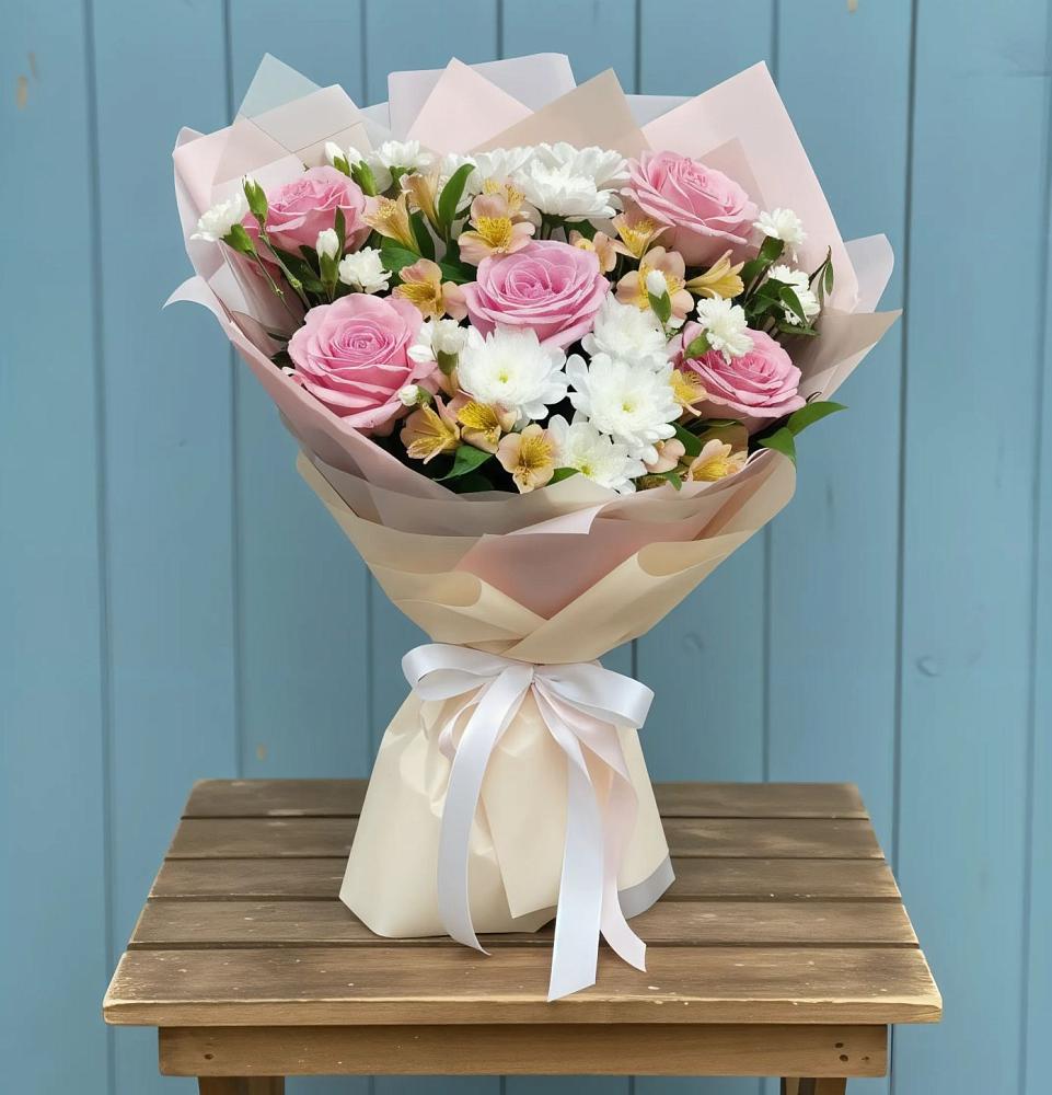 Букет цветов из: Гвоздики, Орхидеи и Розы в Курждипскую