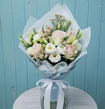 Букет цветов из:  Розы и Лизиантусы в Курждипскую
