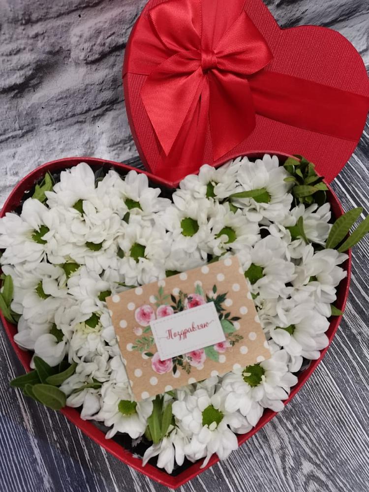 Цветочная композиция из Хризантемы в виде сердца в Курждипскую