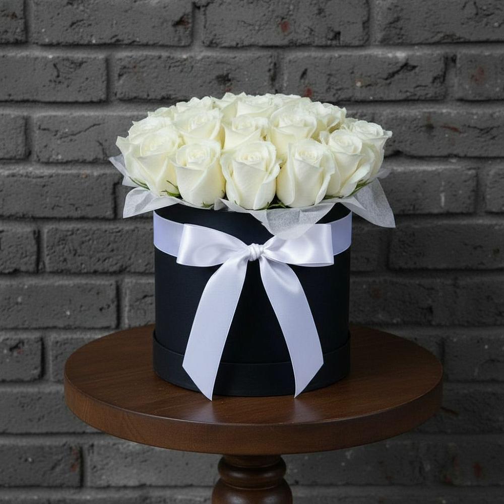 Цветочная композиция из Розы в шляпной коробке в Курждипскую