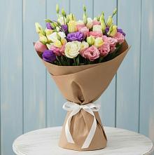 Букет цветов из:  Лизиантусы в Курждипскую