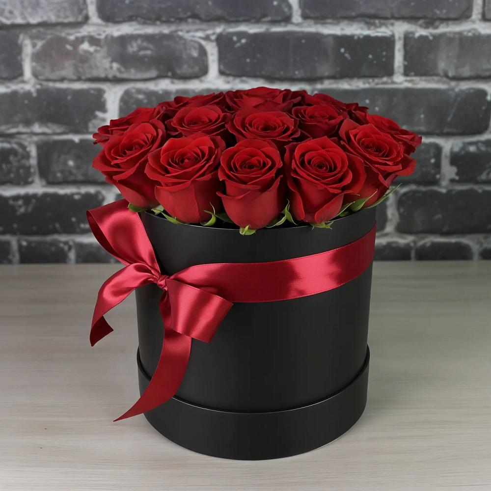 Цветочная композиция из Розы в шляпной коробке в Курждипскую