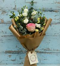 Букет цветов из:  Розы и Лизиантусы в Курждипскую