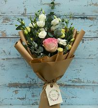 Букет цветов из:  Розы и Лизиантусы в Курждипскую