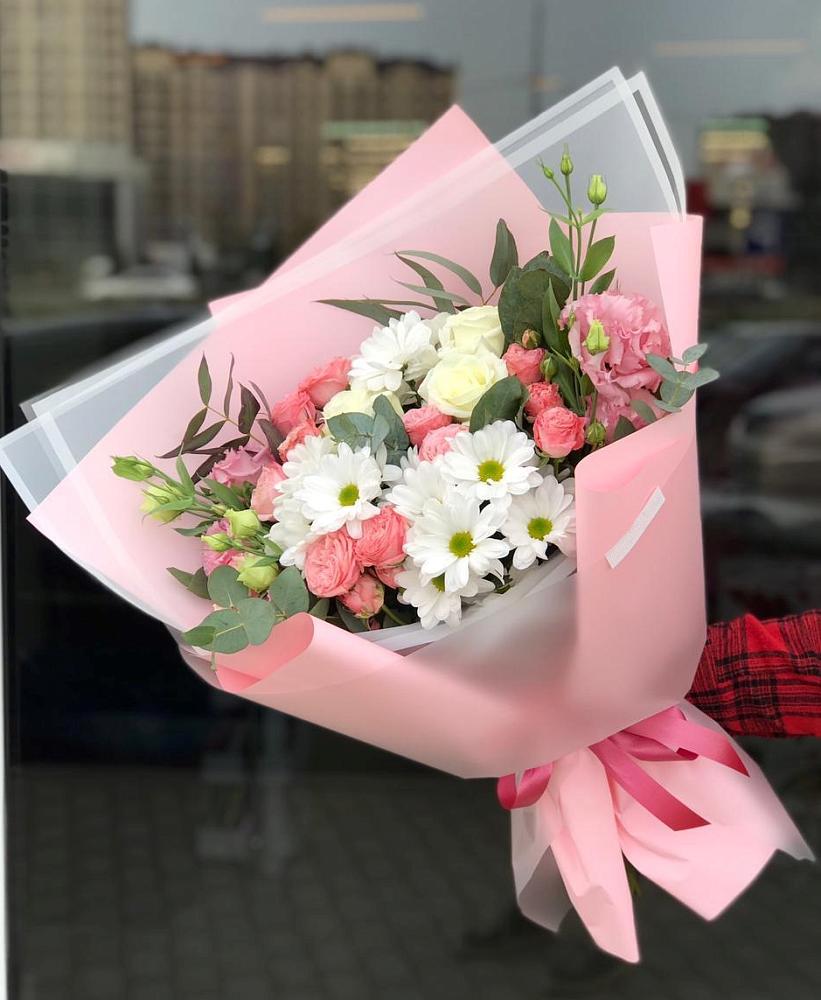 Букет нежный в Курждипскую Букет цветов из: Розы, Лизиантусы и Хризантемы в Курждипскую