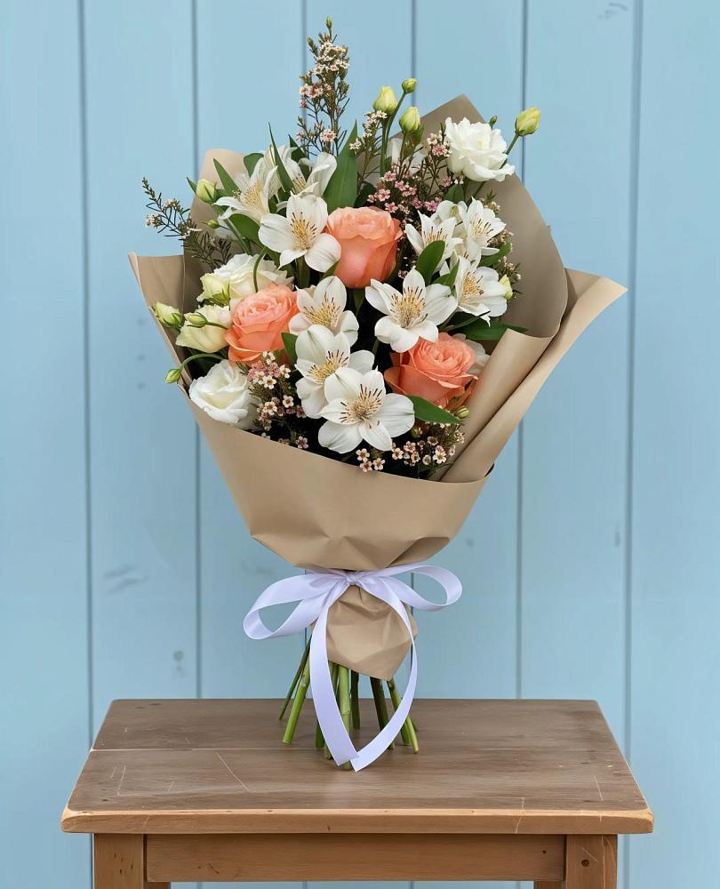 Букет цветов из: Альстромерии, Лизиантусы, Розы и Хризантемы в Курждипскую