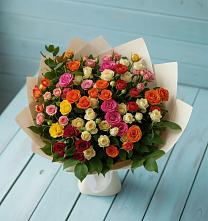 Букет Микс из разноцветных кустовых роз в Курждипскую