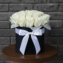 Цветочная композиция из Розы в шляпной коробке в Курждипскую